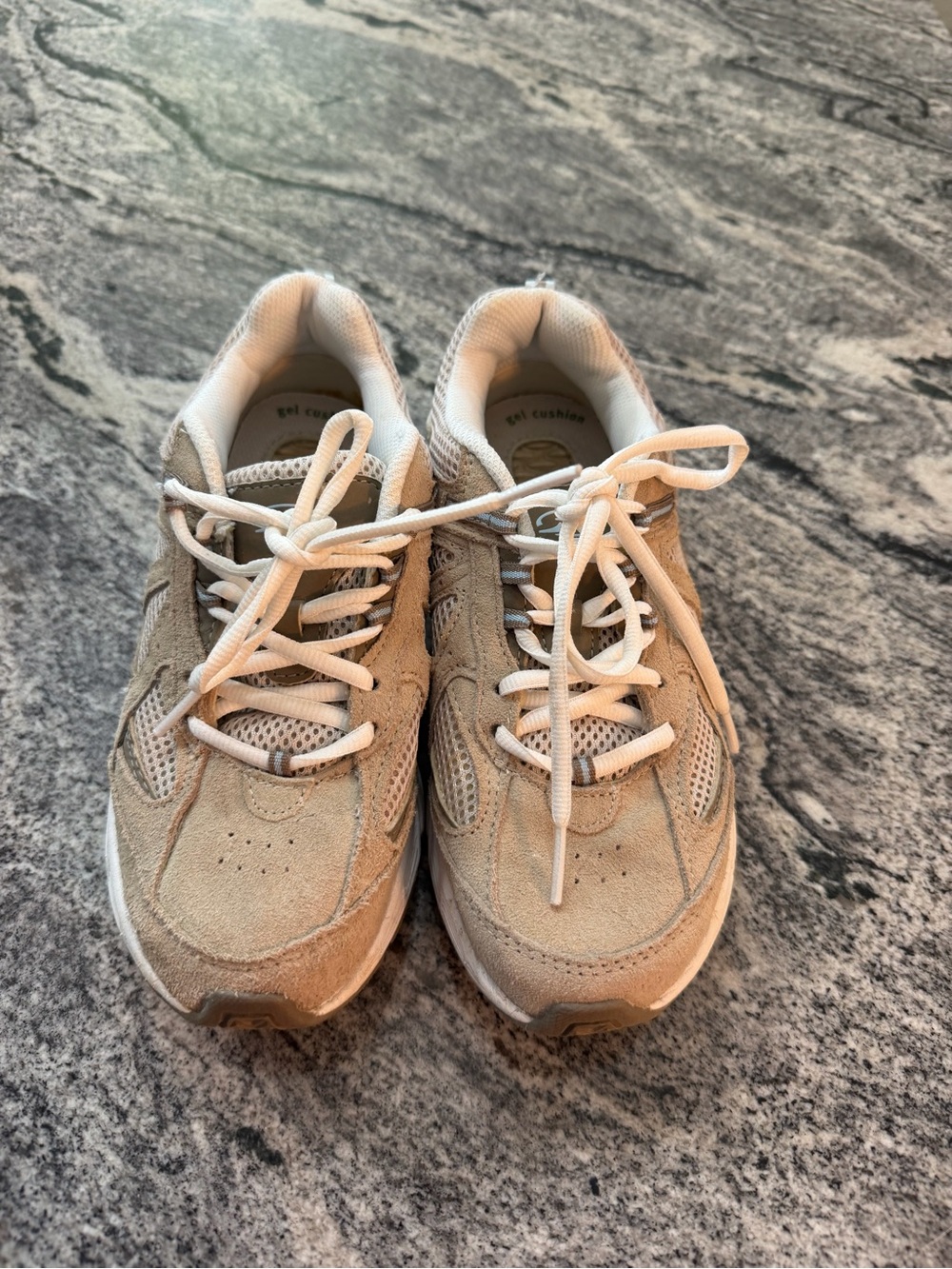 Dr. Scholl's Taupe and White Aster Gel Cushion Walking Sneakers 6.5W